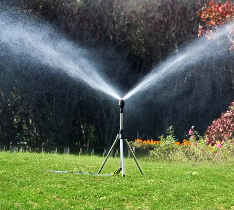 🎁Neujahrsangebot 49 % Rabatt⏳Rotary Irrigation Tripod Telescopic Support Sprinkler aus Edelstahl 