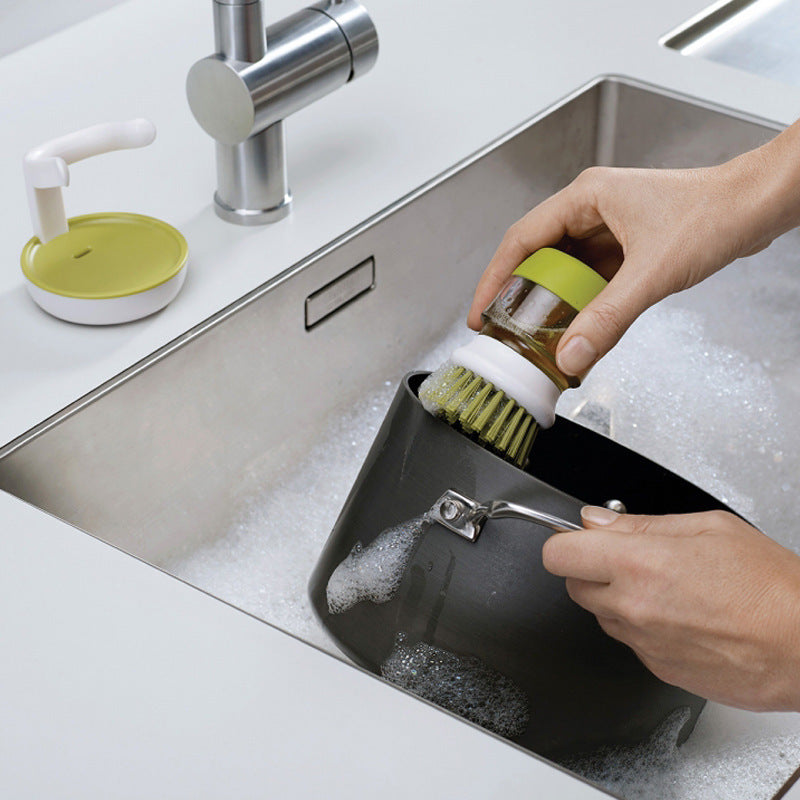 Liquid cleaning brushes with pressurization/Automatic adding liquid pot brush