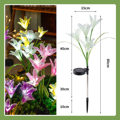 Flores de imitación plantadas en el suelo alimentadas con energía solar